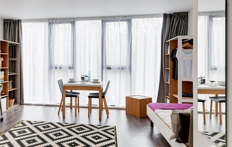 Classic Studio Plus, Bridge House, 180 Old Dumbarton Road, City Centre, Glasgow - Image 1